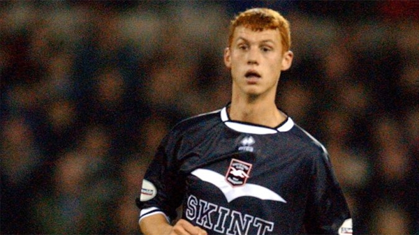 Steve Sidwell playing for Brighton on loan from Arsenal in 2002