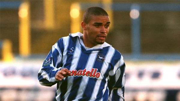 Jeff Minton playing for Brighton & Hove Albion in 1999