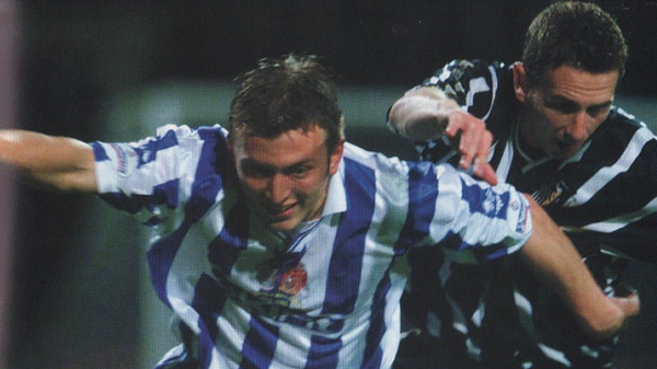 Gary Hart playing for Brighton and Hove Albion against Notts County