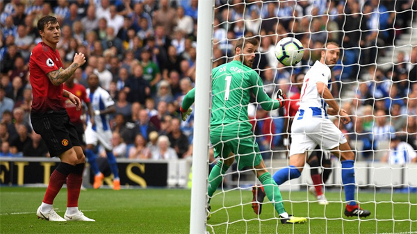 Glenn Murray opens the scoring as Brighton beat Manchester United 3-2 at the Amex