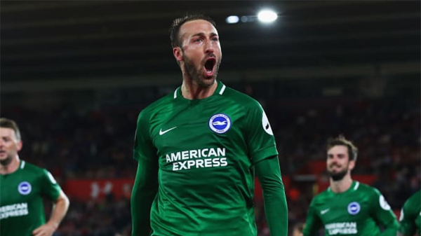 Glenn Murray scores a 90th minute penalty for Brighton to earn a draw at Southampton