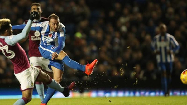 Glenn Murray hits double figures for the 2016-17 in Brighton's 1-1 draw with Aston Villa