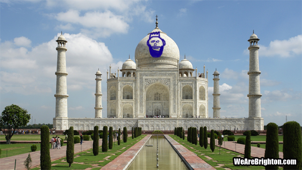 Bruno of Brighton on the side of the Taj Mahal