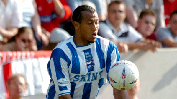 Chris Iwelumo playing for Brighton in the 2003-04 season