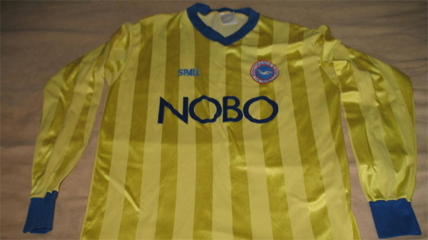 Brighton wore a strange two-toned yellow away kit in the 1987-88 season