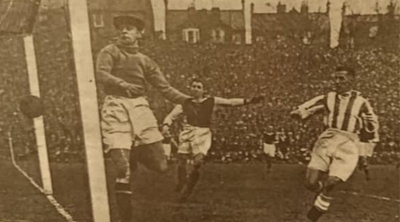 Brighton drew 2-2 with West Ham United in the fifth round of the FA Cup at the Goldstone Ground in the 1932-33 season