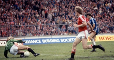 Brighton striker Gordon Smith sees his shot in the last minute of the 1983 FA Cup Final saved by Gary Bailey
