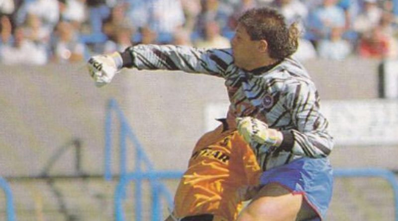 Tony Meola sporting one of Brighton & Hove Albion's best ever goalkeeper shirts in one of his few appearances for the Seagulls