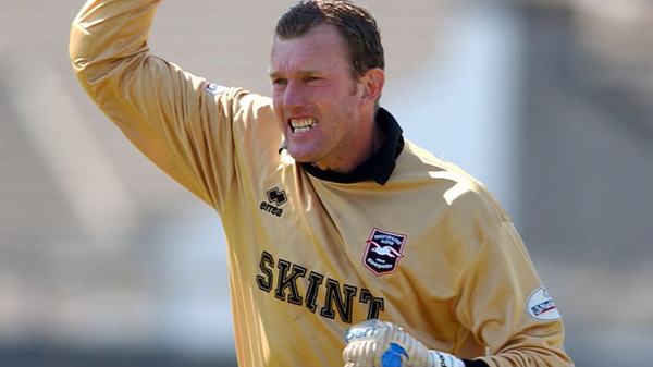 Dave Beasant wearing a gold goalkeeper shirt for Brighton & Hove Albion in the 2002-03 season