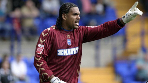 Michel Kuipers wearing a maroon and blue Brighton goalkeepers shirt