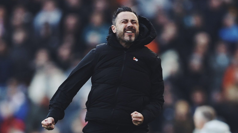 Roberto De Zerbi celebrates the third Albion goal in Wolves 2-3 Brighton