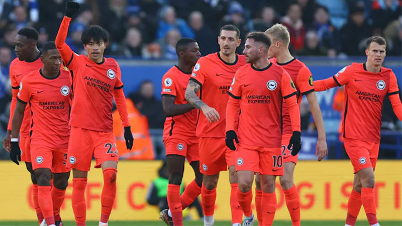 Brighton players celebrate Kaoru Mitoma scoring in their 2-2 draw away at Leicester City