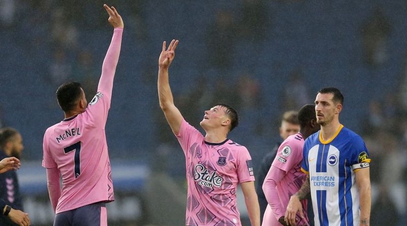 Everton players celebrate at full time of their 1-5 win away at Brighton