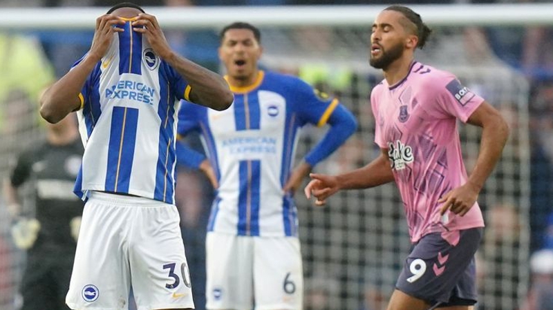 Brighton lost 5-1 against Everton at the Amex with Simon Hooper as referee