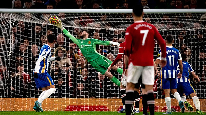 David De Gea makes an incredible save from Jakub Moder in Man United 2-0 Brighton when United were booed off at half time by the Old Trafford crowd