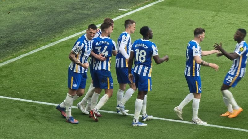 Brighton celebrate Joel Veltman scoring against West Ham United