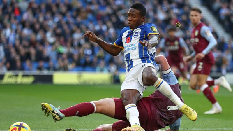 Pervis Estupinan in action for Brighton during their 2-1 loss to Aston Villa