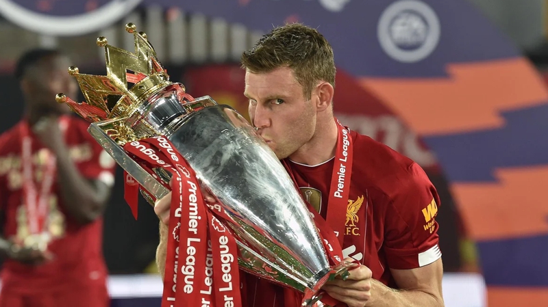 Brighton have completed the signing of James Milner on a free transfer from Liverpool