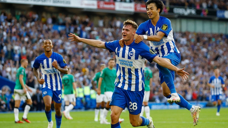 Evan Ferguson and Kaoru Mitoma celebrate Brighton scoring against Newcastle